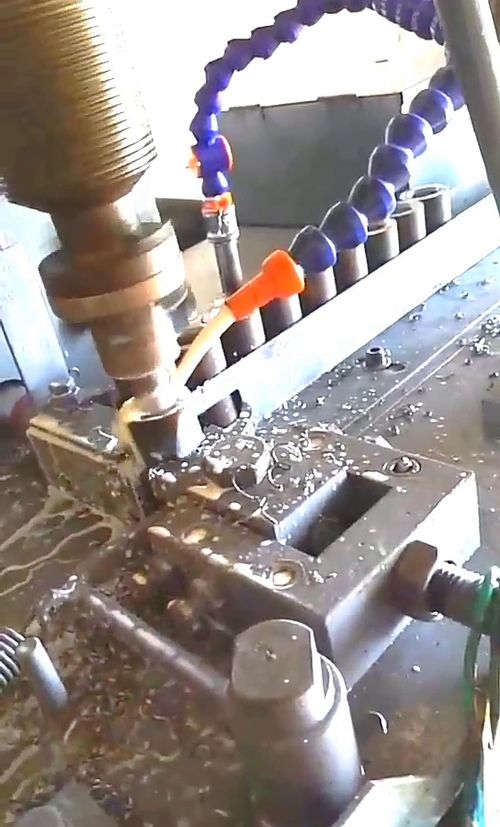 平時很難見到的機械加工過程